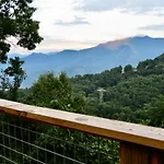 Million Dollar Views! 4 Bedroom, Sleeps 9, Close To National Park And 5 Mi To Gatlinburg!
