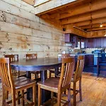 Little Cub Retreat Mtn View, Hot Tub, Indoor Pool