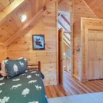 Gatlinburg Cabin Hot Tub And Loft With Games!