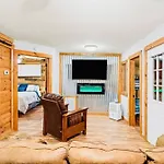Cozy Cub Mountain Escape