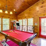 Cabin With Pool Access About 3 Mi To Downtown Gatlinburg