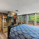 Bourbon Hollow Lodge With Hot Tub And Pool Plus Game Room Only 5 Min To Downtown