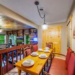 Beautiful Chalet With Fireplace And Large Game Room