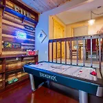 Beautiful Chalet With Fireplace And Large Game Room
