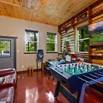 Beautiful Chalet With Fireplace And Large Game Room