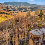 Smoky Mountain Chalet With Swim Spa- Theater- Pool Table- Pet Friendly