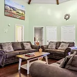 Smoky Mountain Chalet With Swim Spa- Theater- Pool Table- Pet Friendly