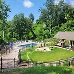 Mountain Views W Hot Tub Firepit & Game Room