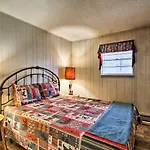 Quiet Cabin With Mountain Views About 3 Mi To Gatlinburg
