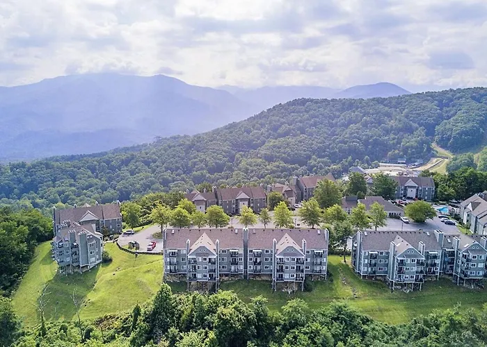 Sky High Views!!-Peak Mountaintop-Outdoor Pool-Close To Downtown-Private Balcony-Wifi-Cable