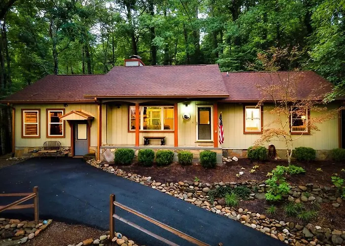 Beautiful Chalet With Fireplace And Large Game Room