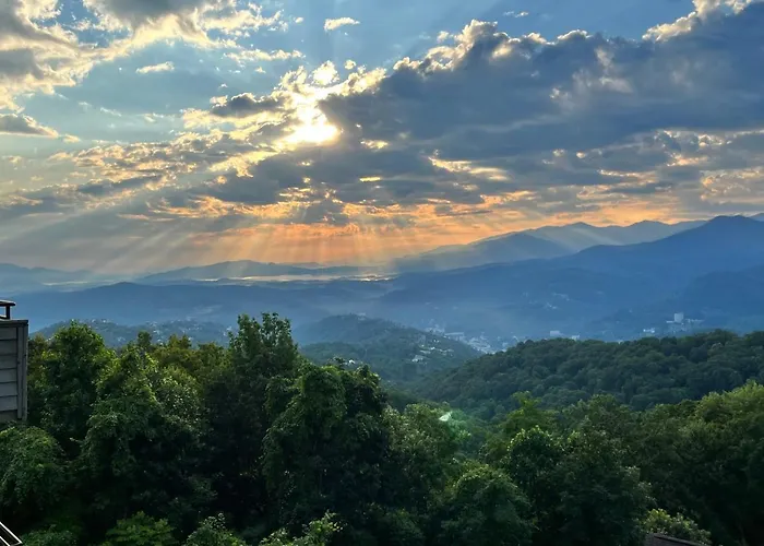 Spacious Gatlinburg Condo With Million Dollar Mountain Views