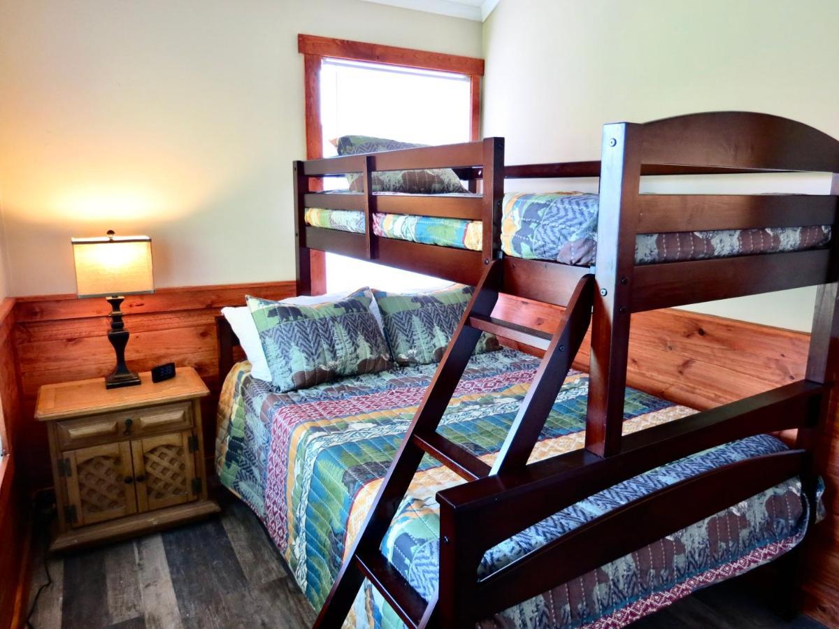 Million Dollar Views! 4 Bedroom, Sleeps 9, Close To National Park And 5 Mi To Gatlinburg! Chalet Gatlinburg