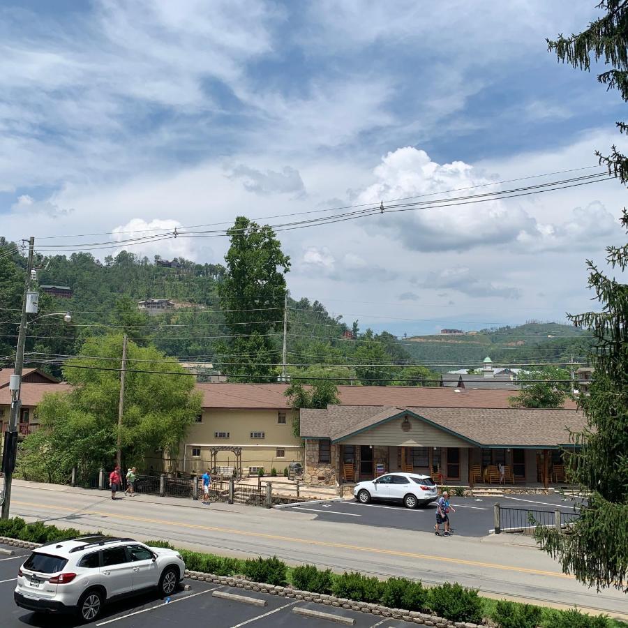 Olde * Gatlinburg