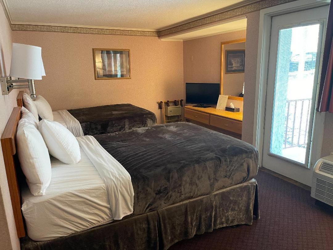 Inn Zoders And 2*