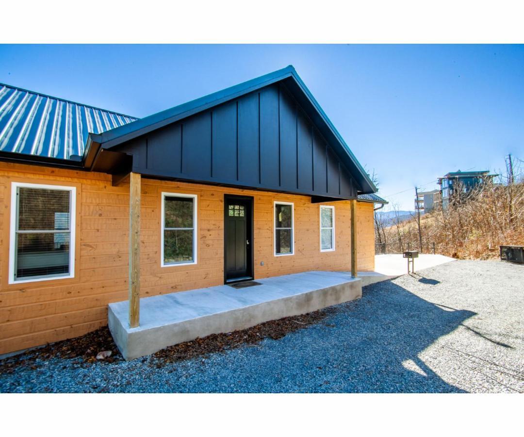 Sky Ridge Mountain View Wheelchair Accessible And Swim Holiday home *