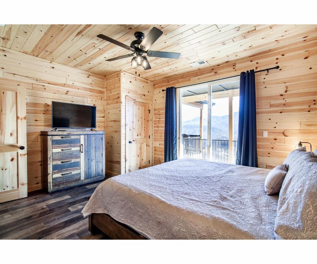 Sky Ridge Mountain View Wheelchair Accessible And Swim Holiday home *