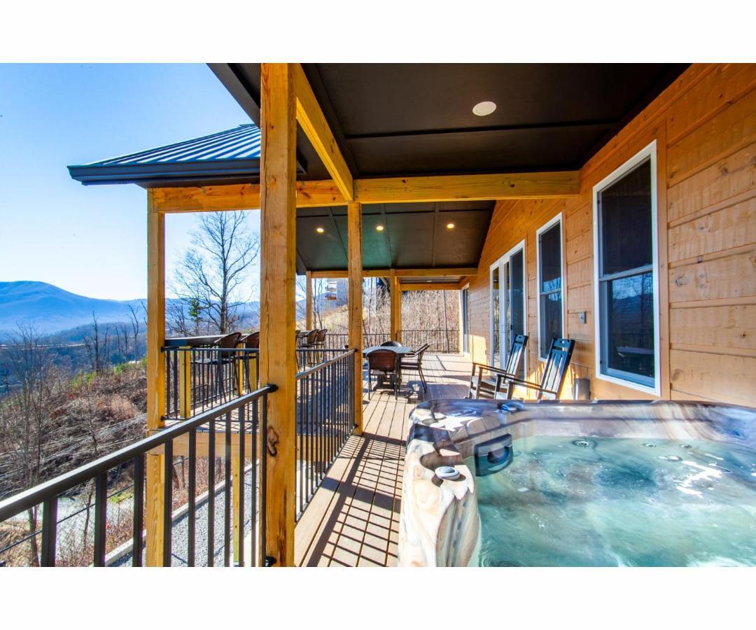 Sky Ridge Mountain View Wheelchair Accessible And Swim Holiday home Gatlinburg