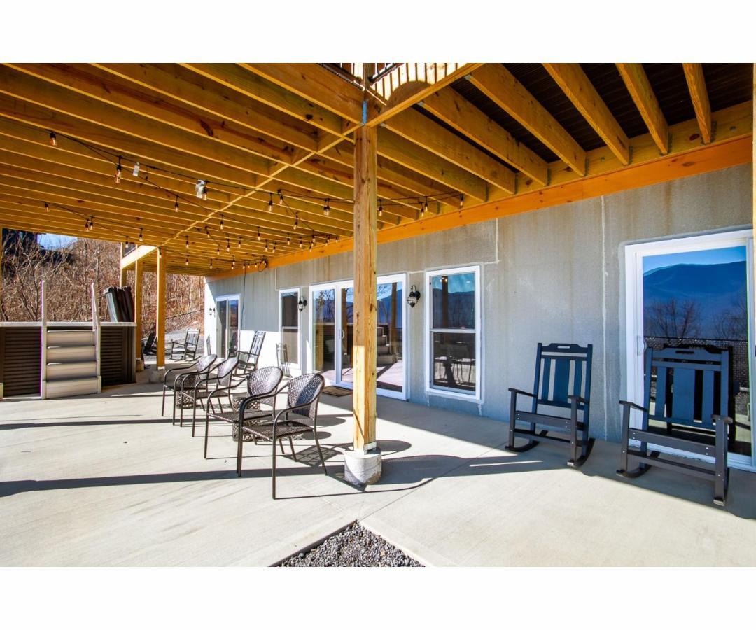 Sky Ridge Mountain View Wheelchair Accessible And Swim Holiday home Gatlinburg