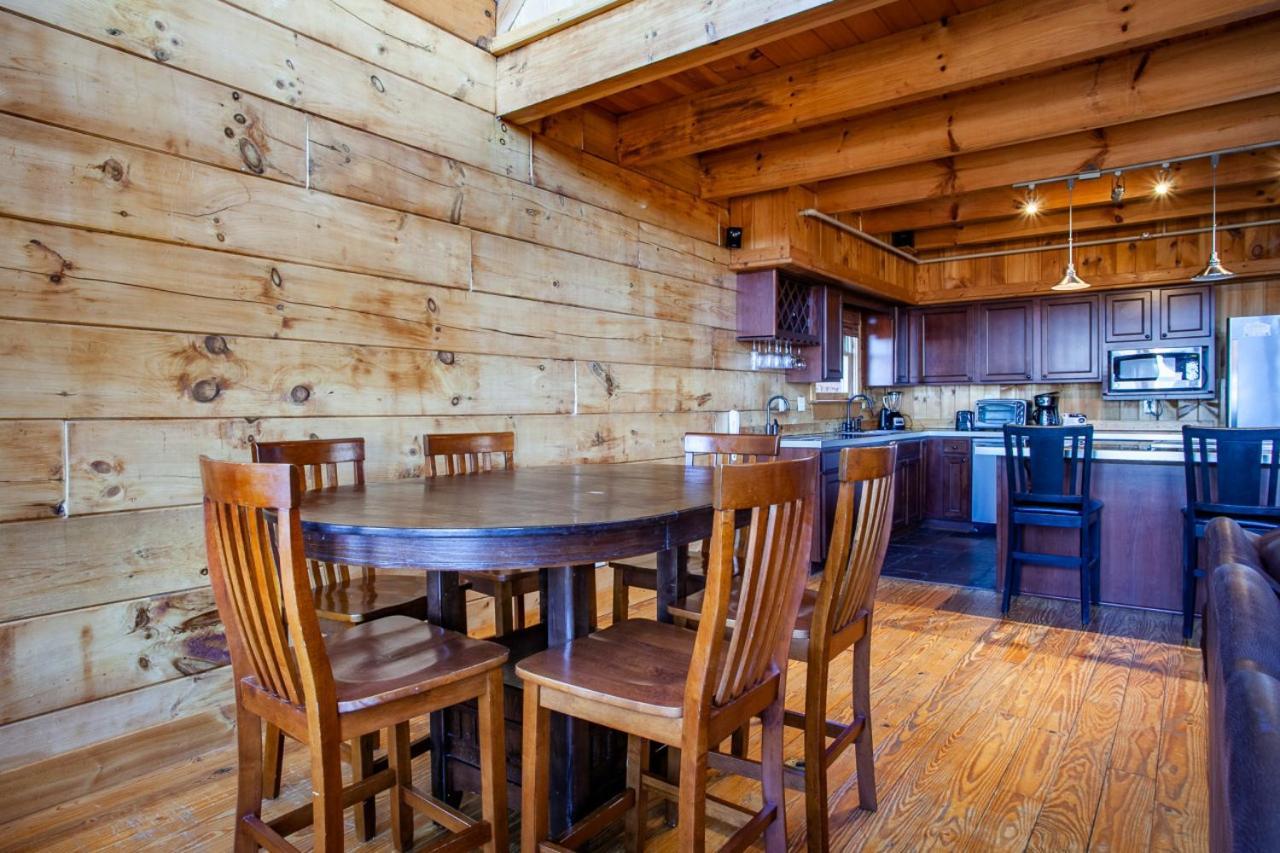 Little Cub Retreat Mtn View, Hot Tub, Indoor Pool Holiday home Gatlinburg