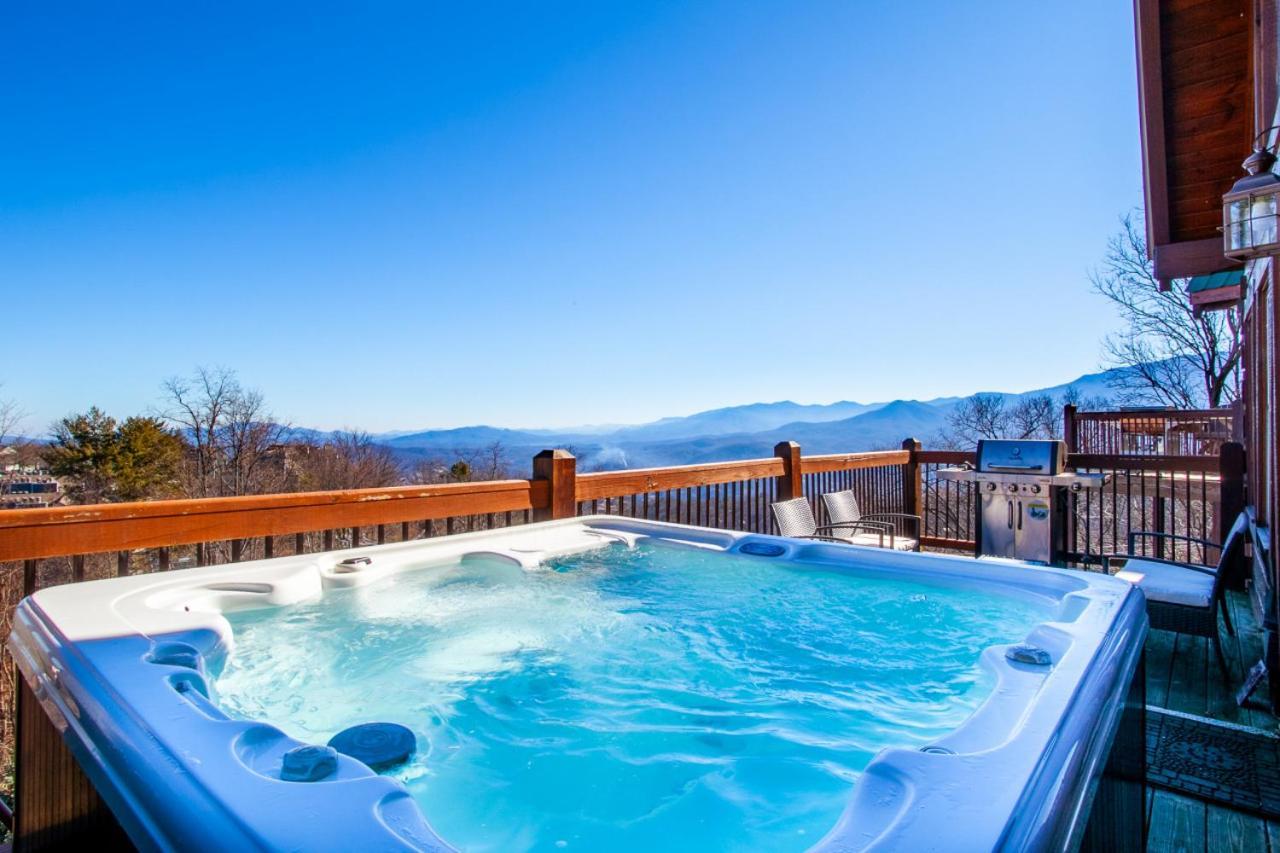 Little Cub Retreat Mtn View, Hot Tub, Indoor Pool * Gatlinburg
