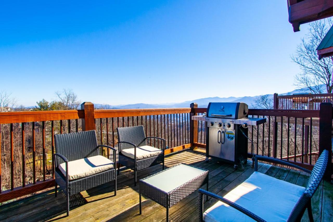 Little Cub Retreat Mtn View, Hot Tub, Indoor Pool Gatlinburg