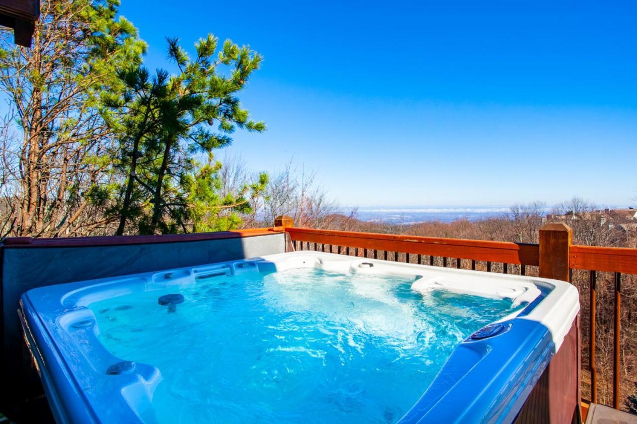 Little Cub Retreat Mtn View, Hot Tub, Indoor Pool Holiday home Gatlinburg