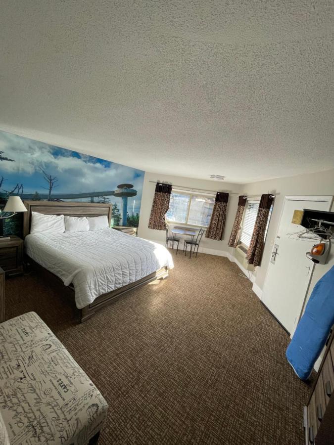 Country Town N' Hotel