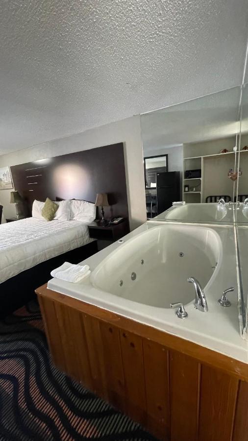 Country Town N' Hotel