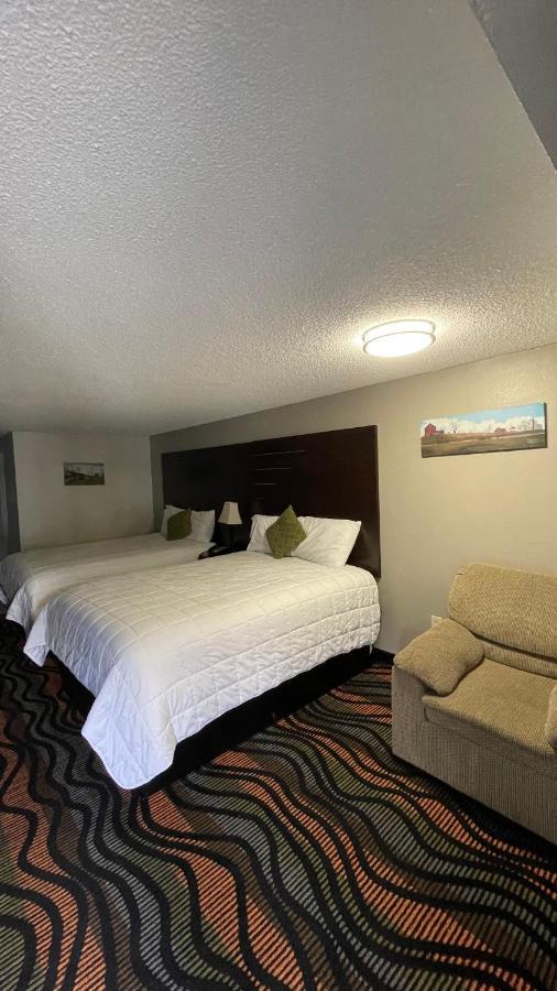 Country Town N' Hotel 2*