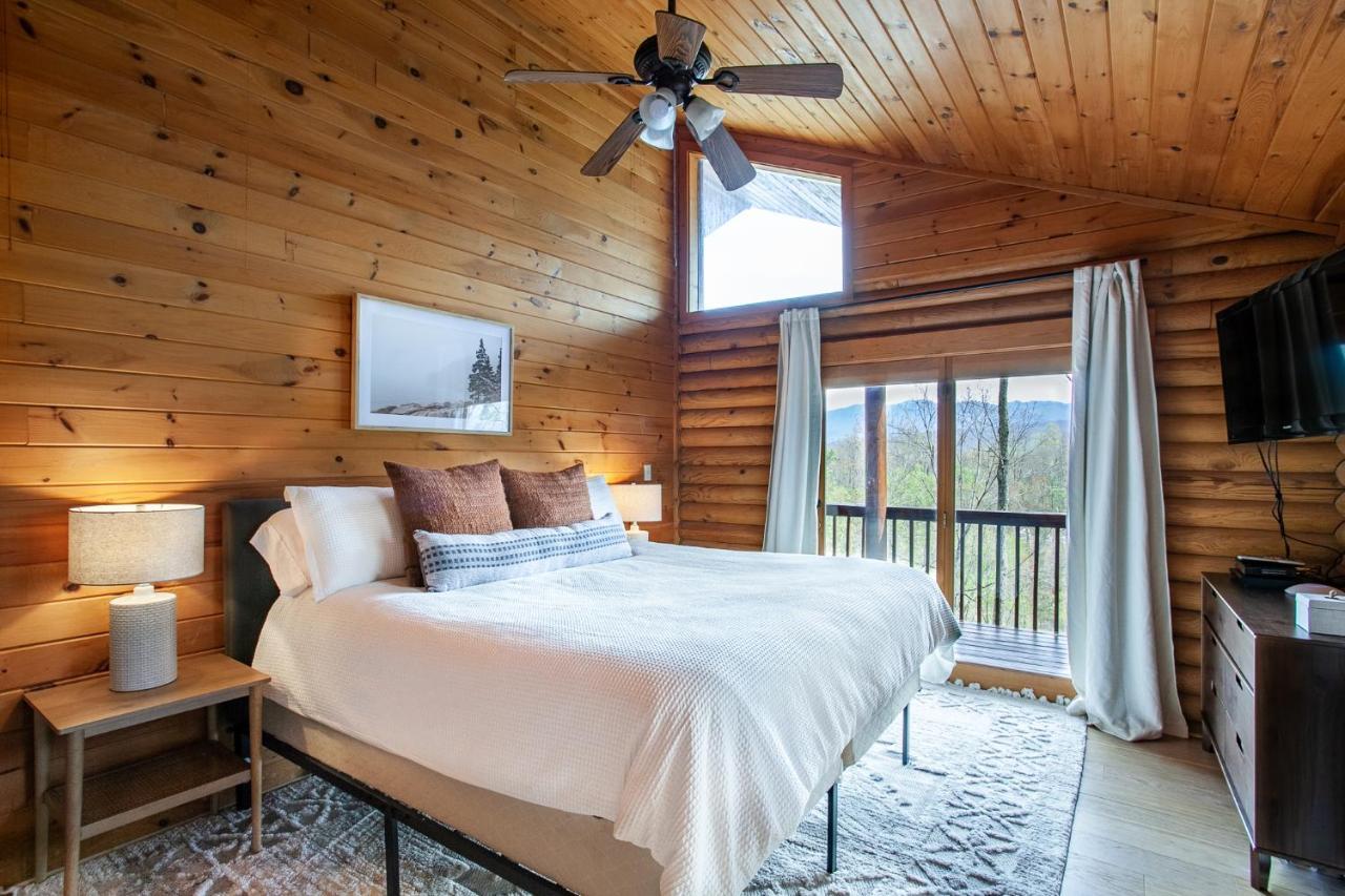Constellation Station View Hot Tub Fireplace Gatlinburg
