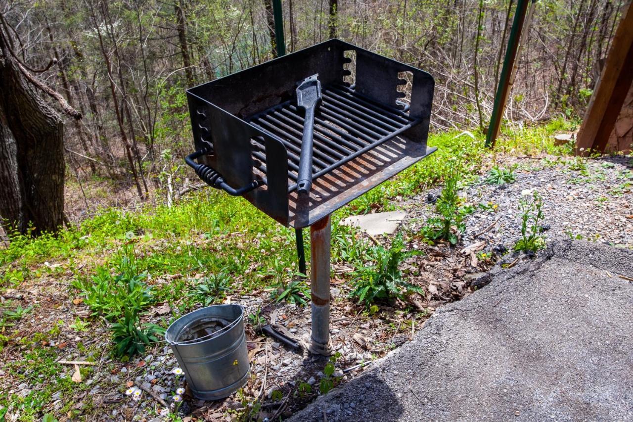 Constellation Station View Hot Tub Fireplace * Gatlinburg