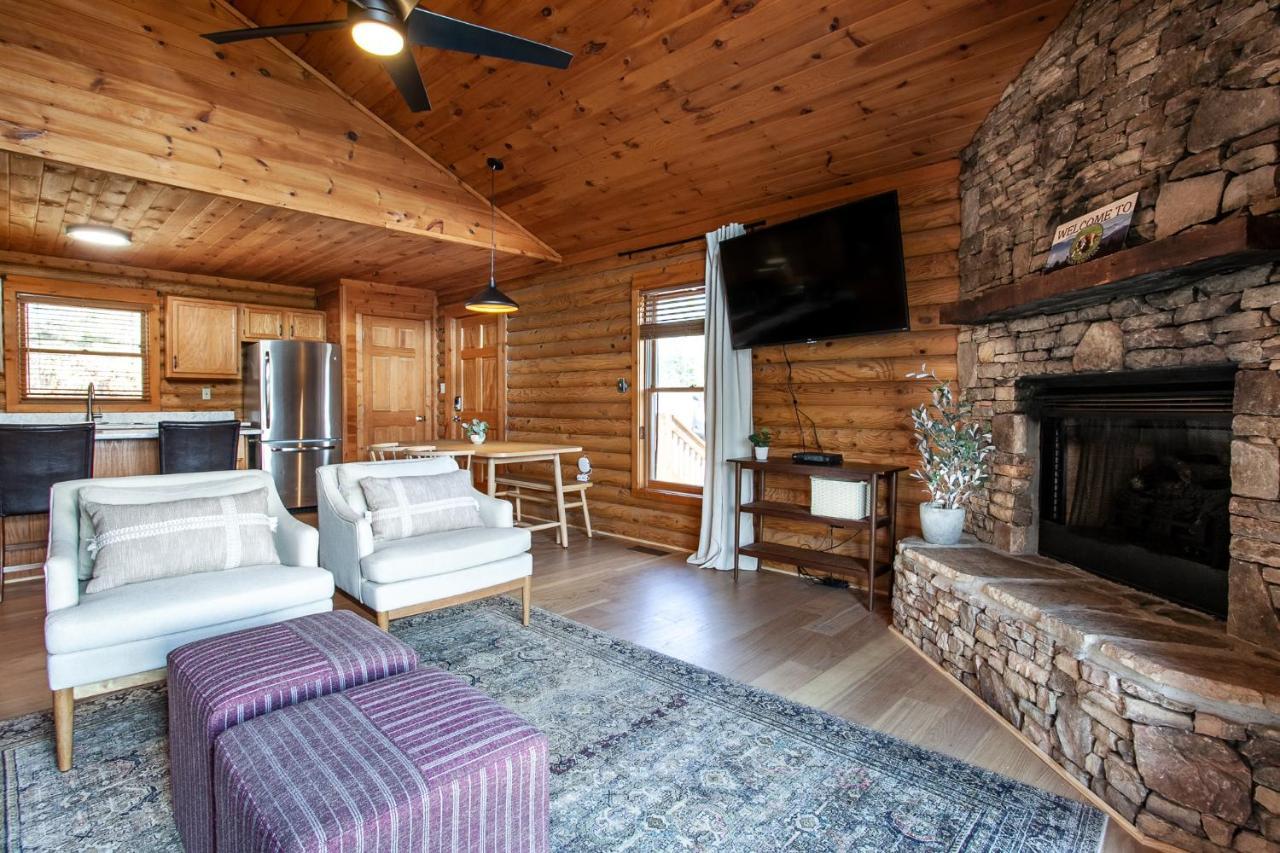 Constellation Station View Hot Tub Fireplace Holiday home Gatlinburg