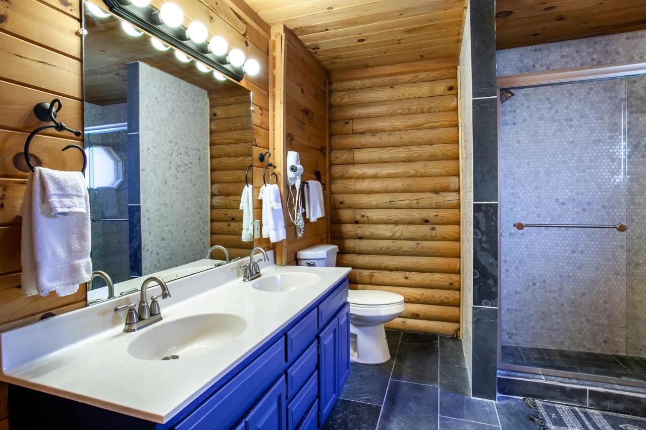 Constellation Station View Hot Tub Fireplace Holiday home Gatlinburg