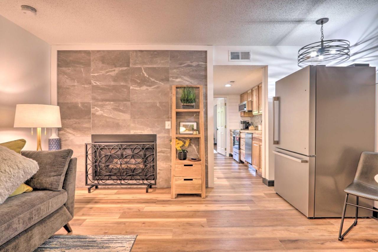 Modern With Patio Walk To Downtown Apartment *