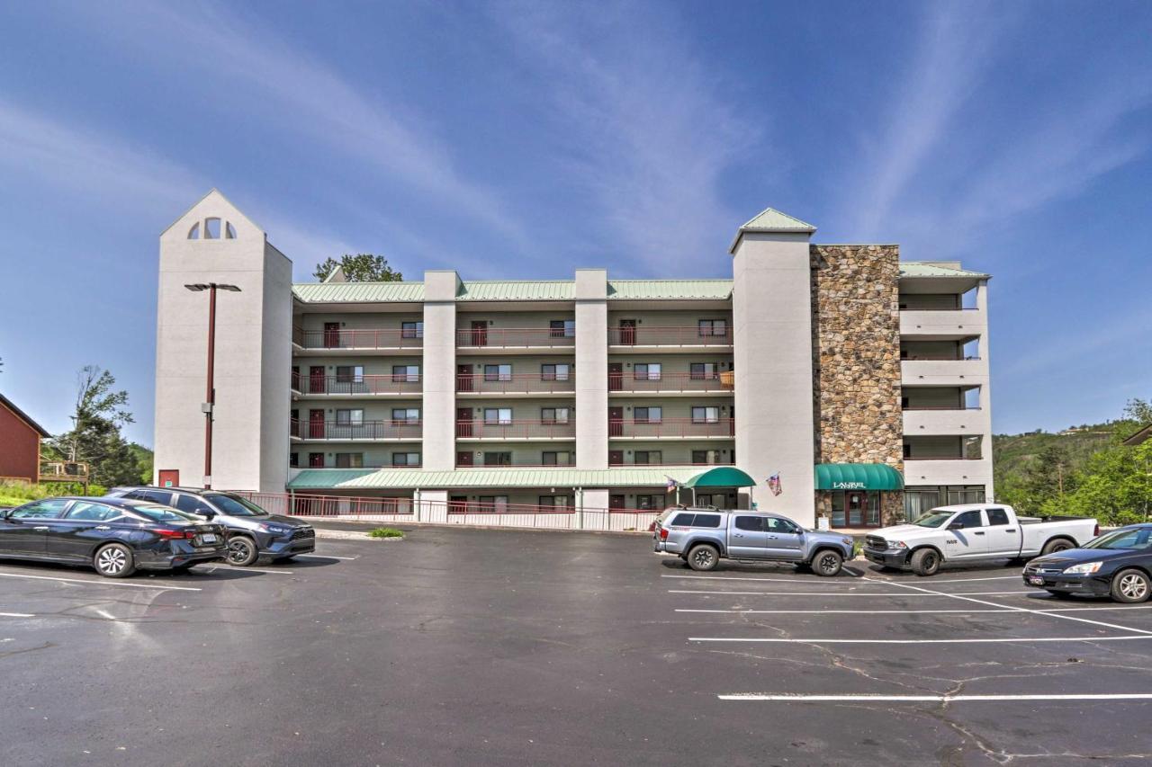 Modern With Patio Walk To Downtown Apartment *