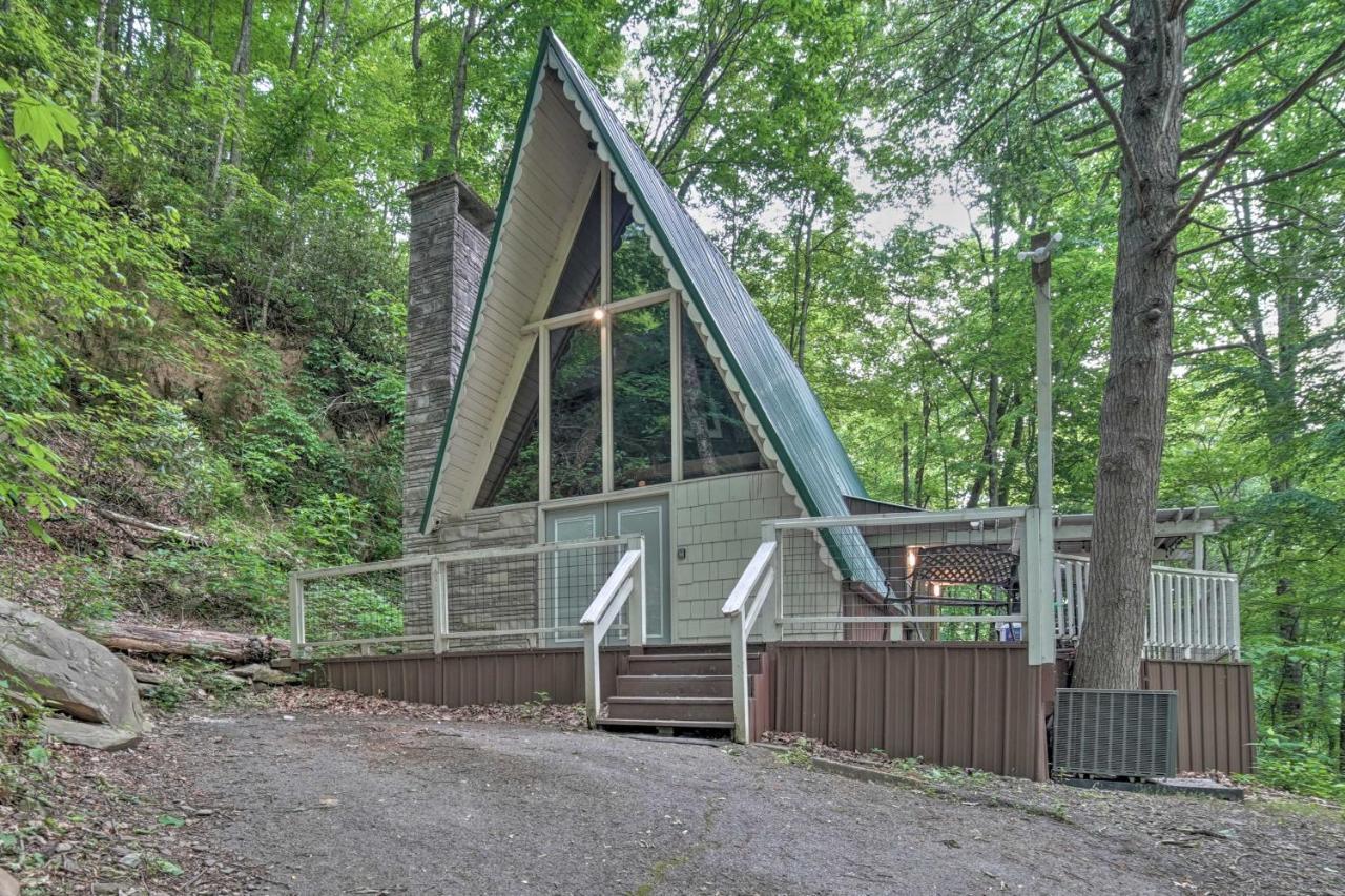 A-frame With Deck And Private Hot Tub * Gatlinburg