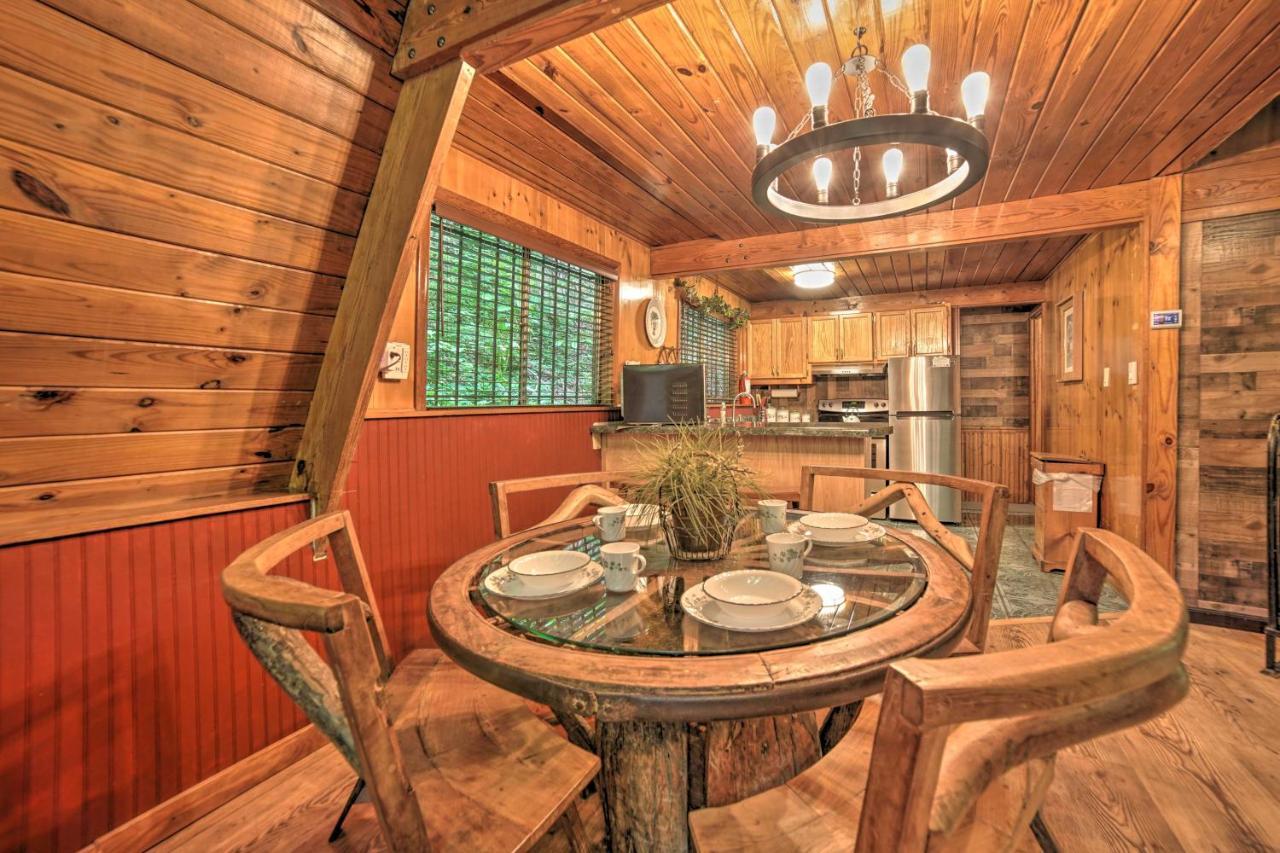 A-frame With Deck And Private Hot Tub Holiday home