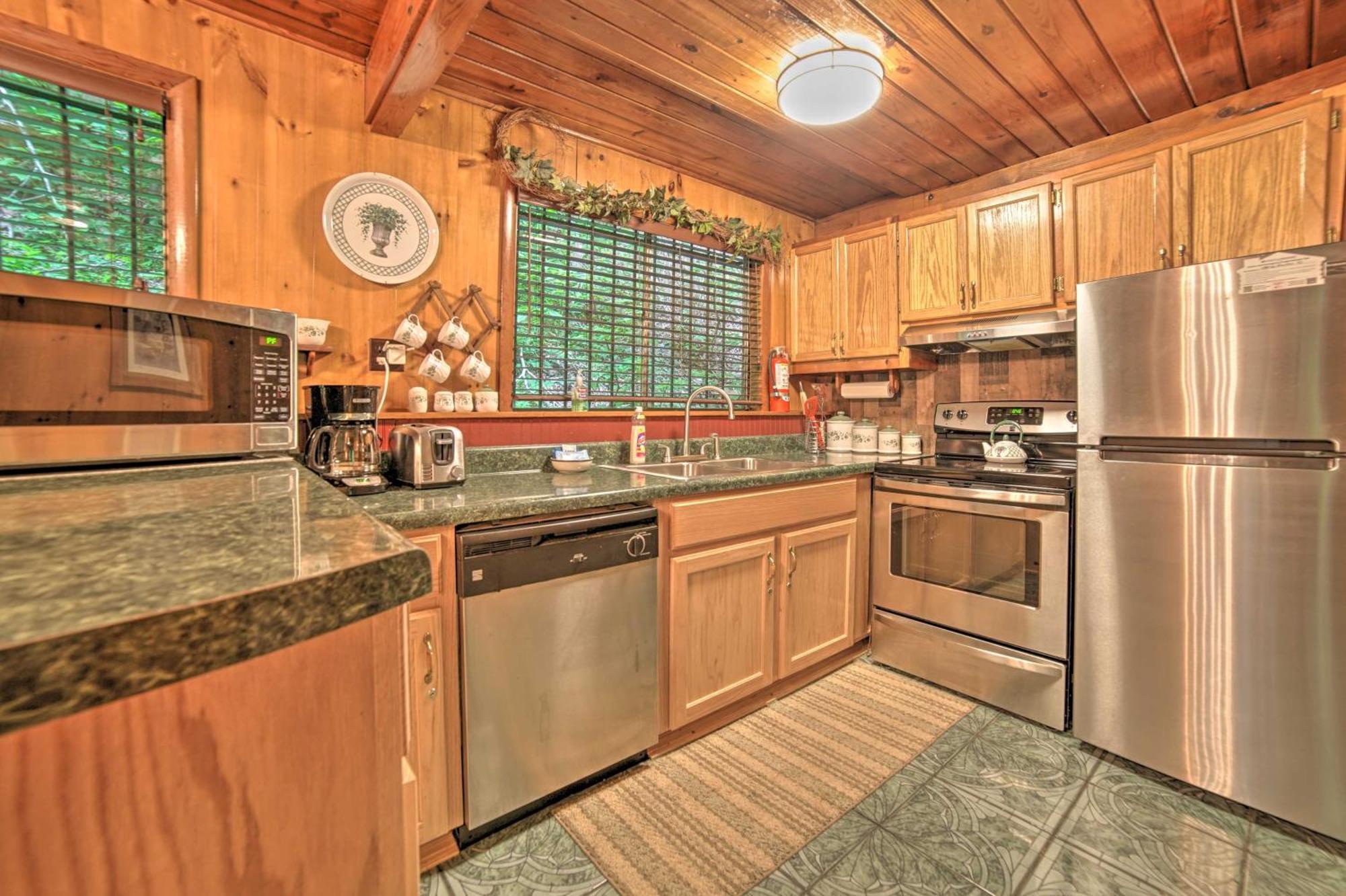 A-frame With Deck And Private Hot Tub Gatlinburg