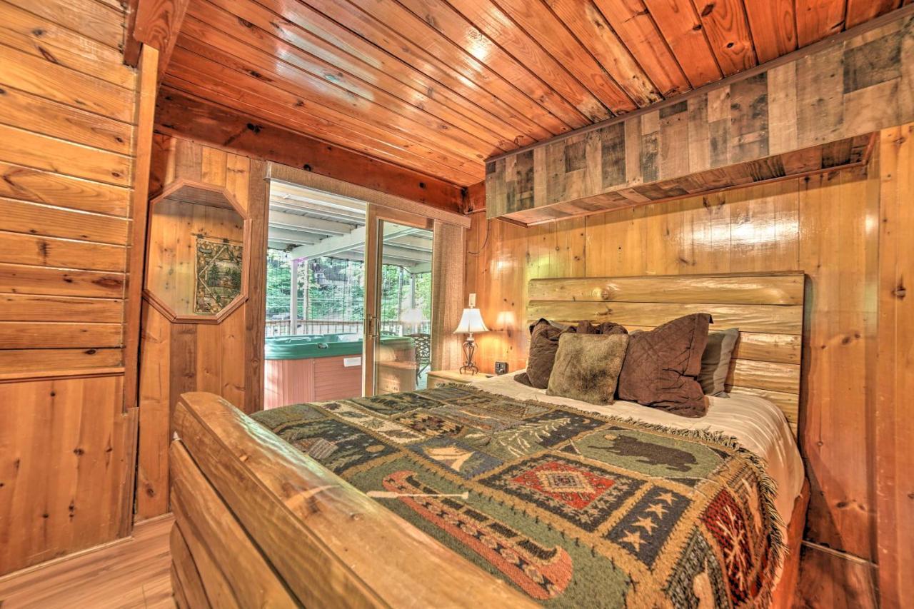 A-frame With Deck And Private Hot Tub Holiday home Gatlinburg
