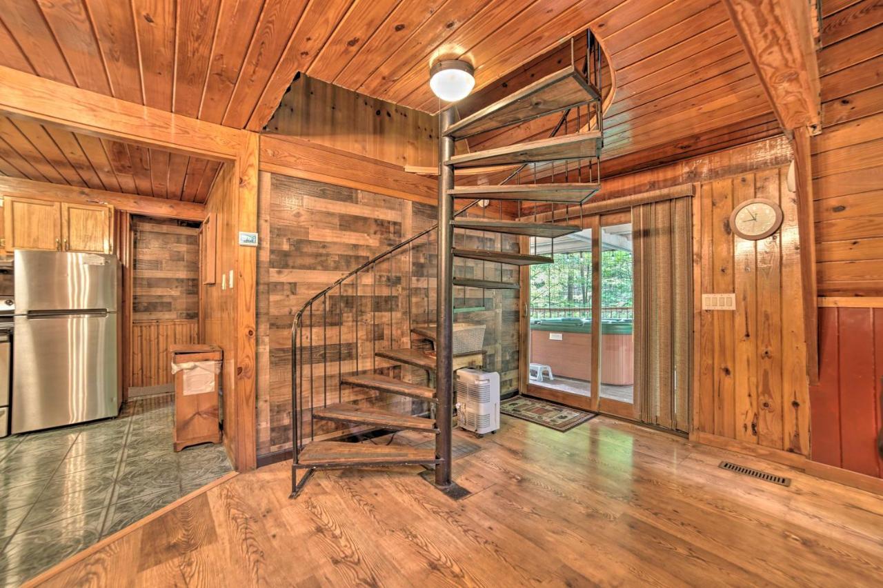 A-frame With Deck And Private Hot Tub