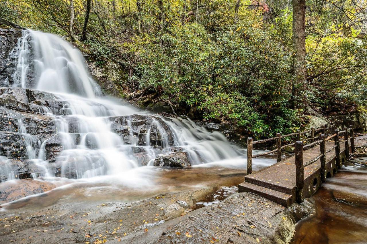 With Smoky Views Walk To Town! * Gatlinburg