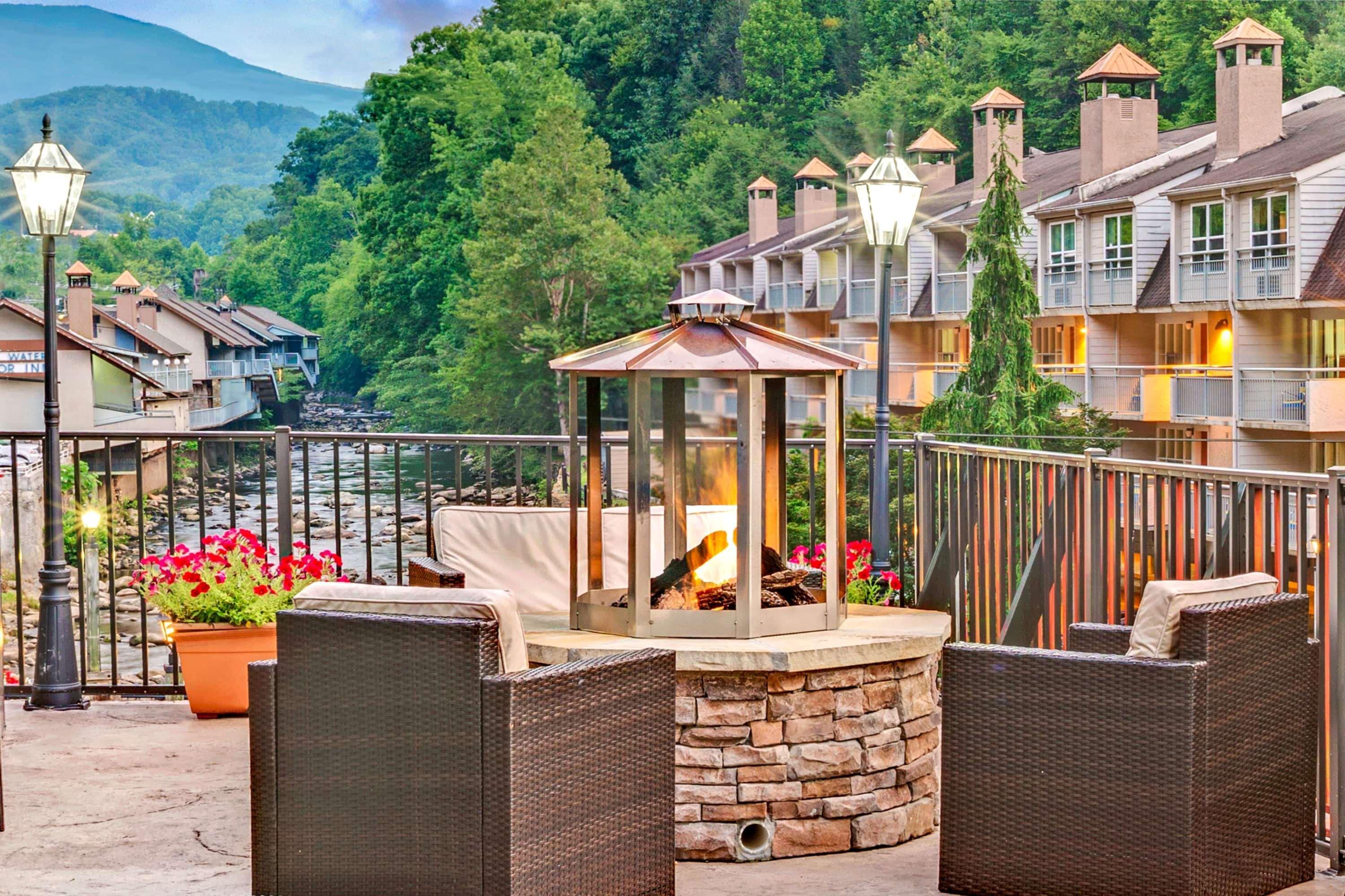 Hotel Baymont By Wyndham On The River 2*