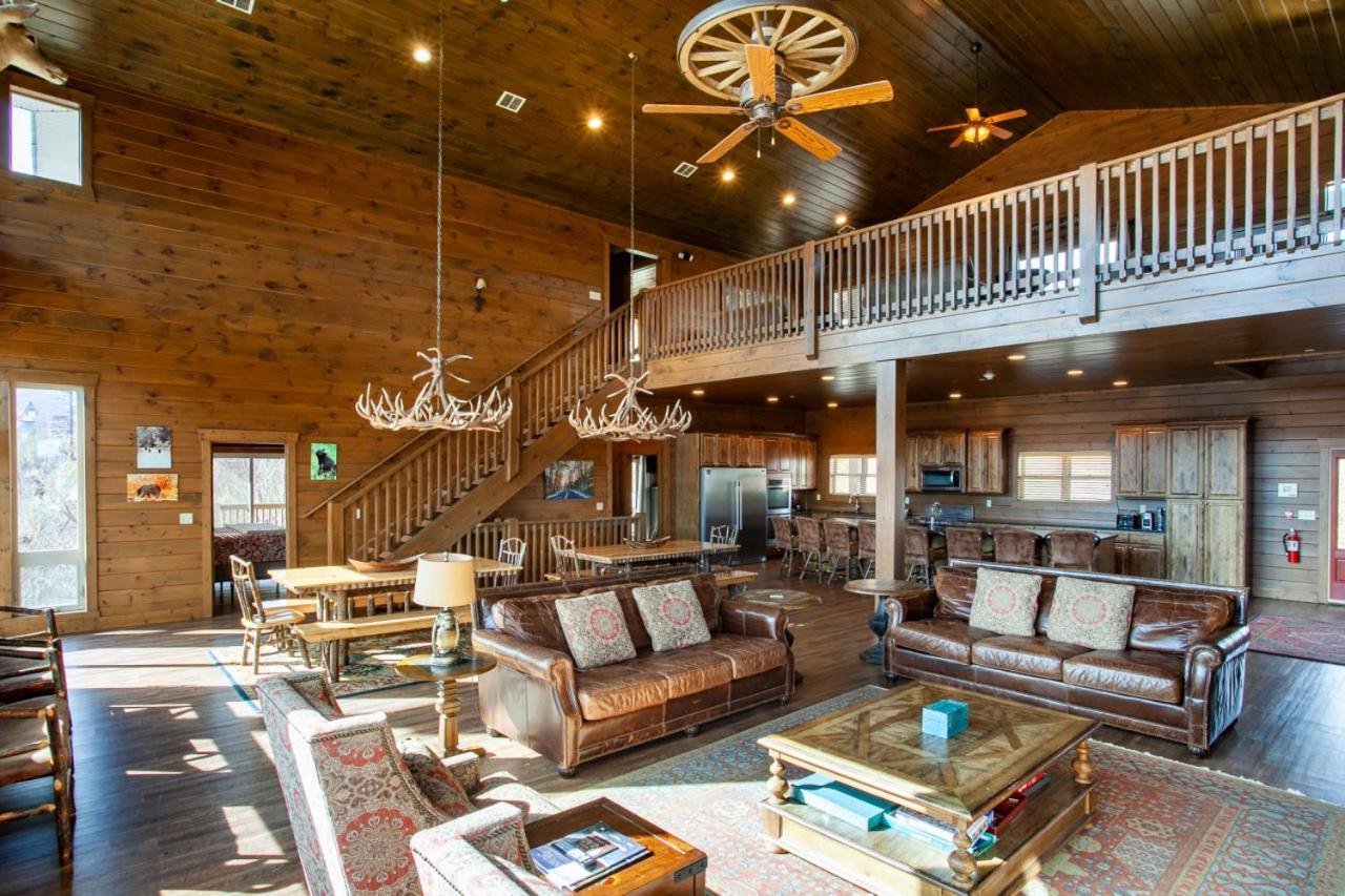 Holiday home Majestic Overlook Hot Tub Theater Pool Table *