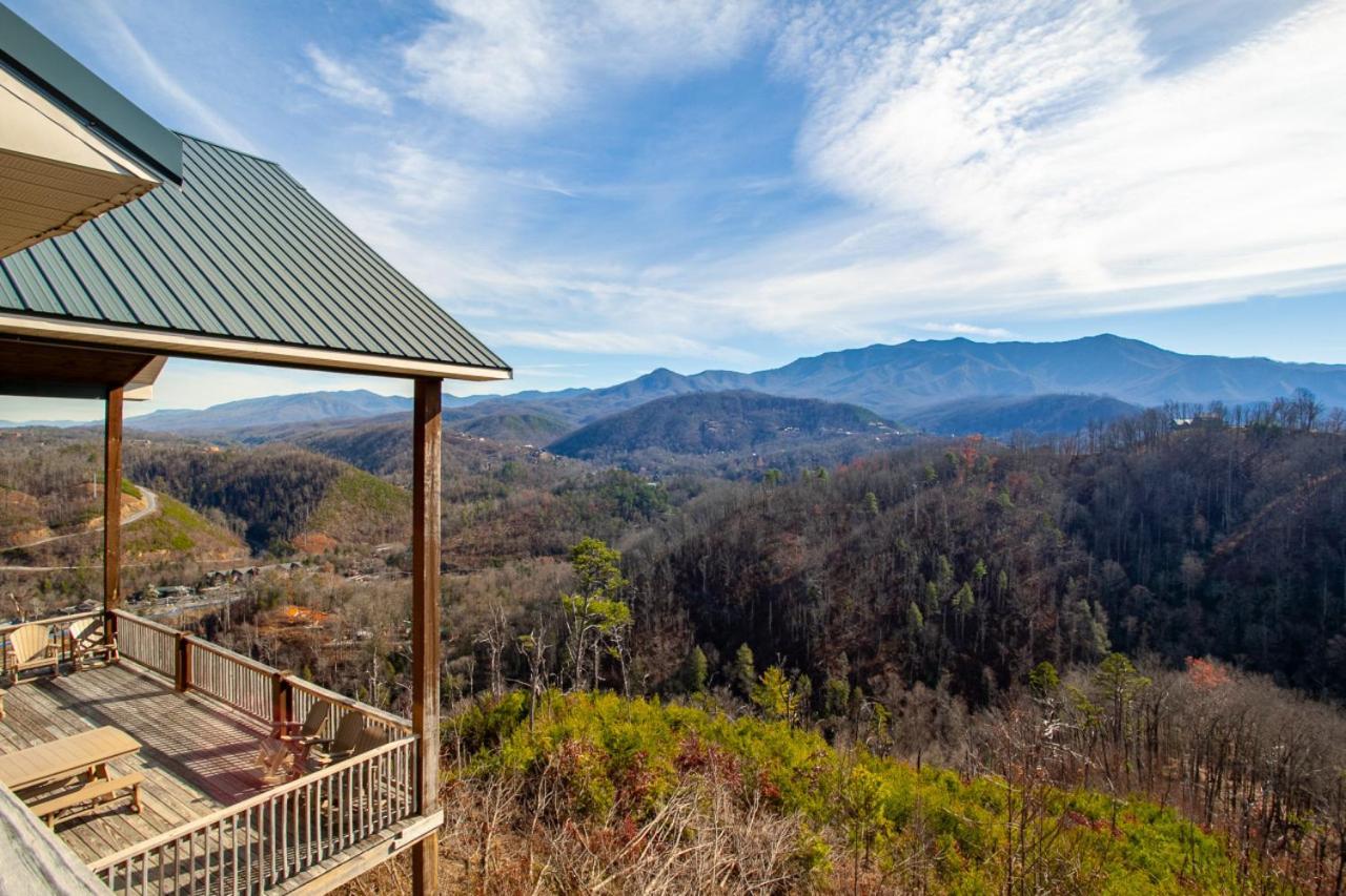 Majestic Overlook Hot Tub Theater Pool Table