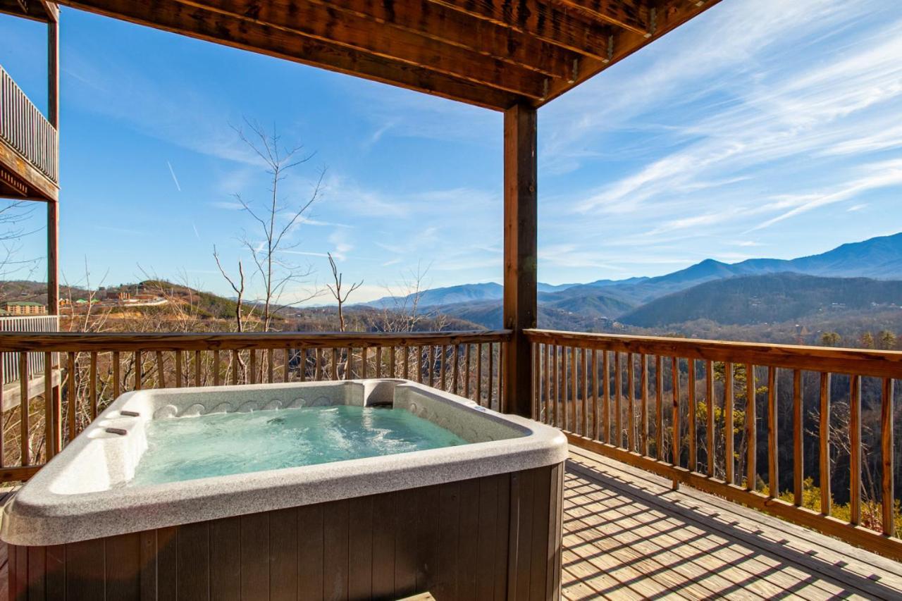Majestic Overlook Hot Tub Theater Pool Table Holiday home Gatlinburg