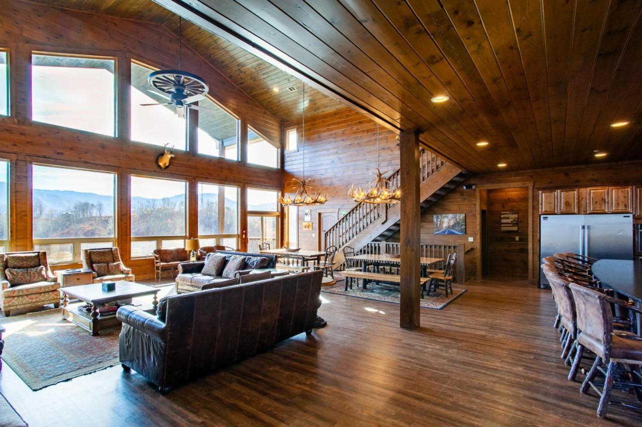 Holiday home Majestic Overlook Hot Tub Theater Pool Table *