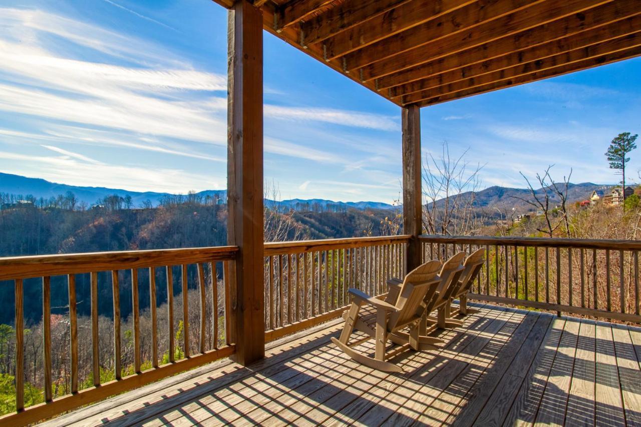 Majestic Overlook Hot Tub Theater Pool Table Gatlinburg