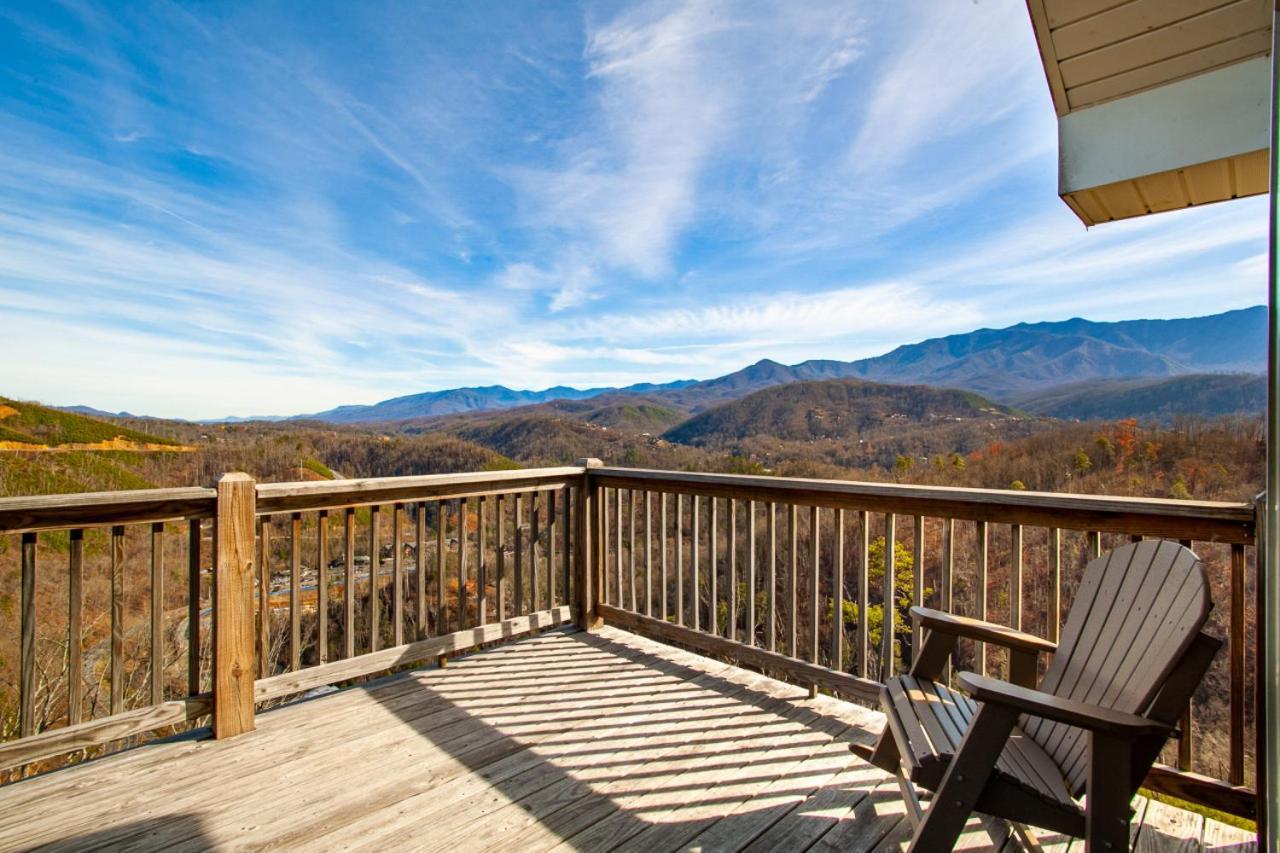Majestic Overlook Hot Tub Theater Pool Table Holiday home Gatlinburg