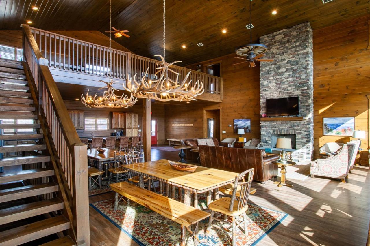Holiday home Majestic Overlook Hot Tub Theater Pool Table *